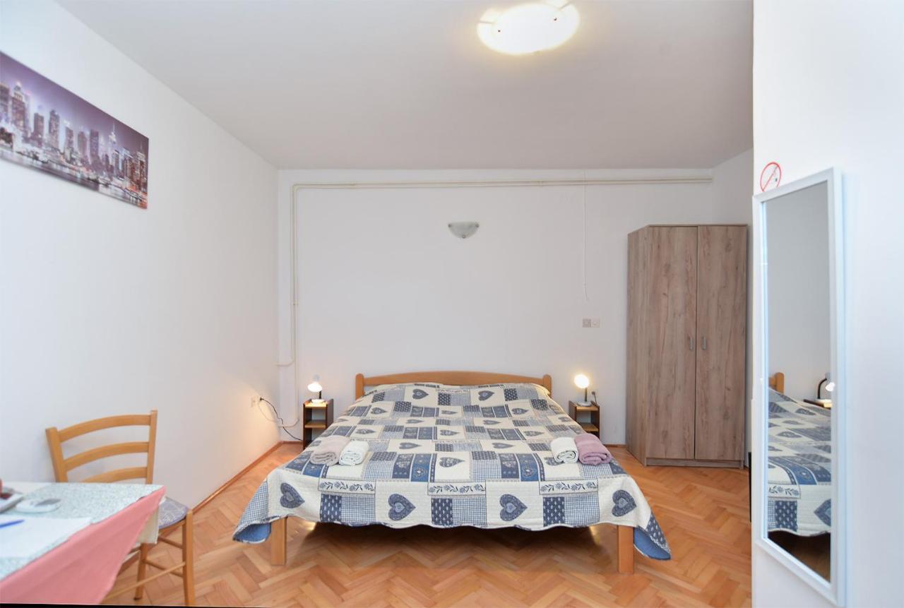 Rooms Veli Vrh 2208 Pula Eksteriør billede